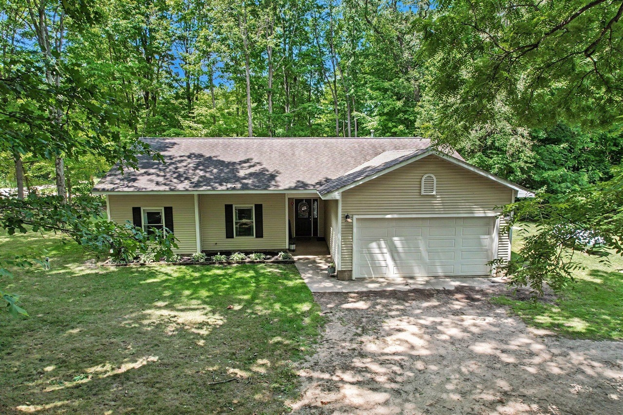 3rd image of 11482 Schultz Dr, Delton, MI 49046 | MLS# 70548084