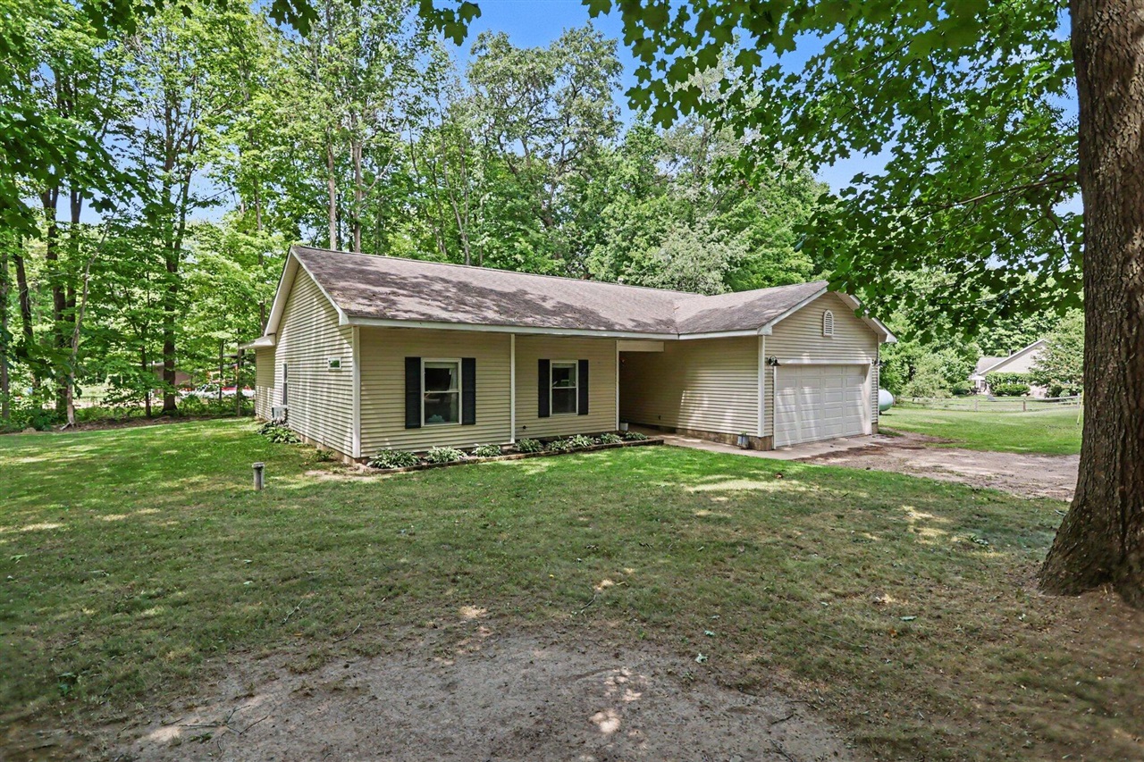 4th image of 11482 Schultz Dr, Delton, MI 49046 | MLS# 70548084