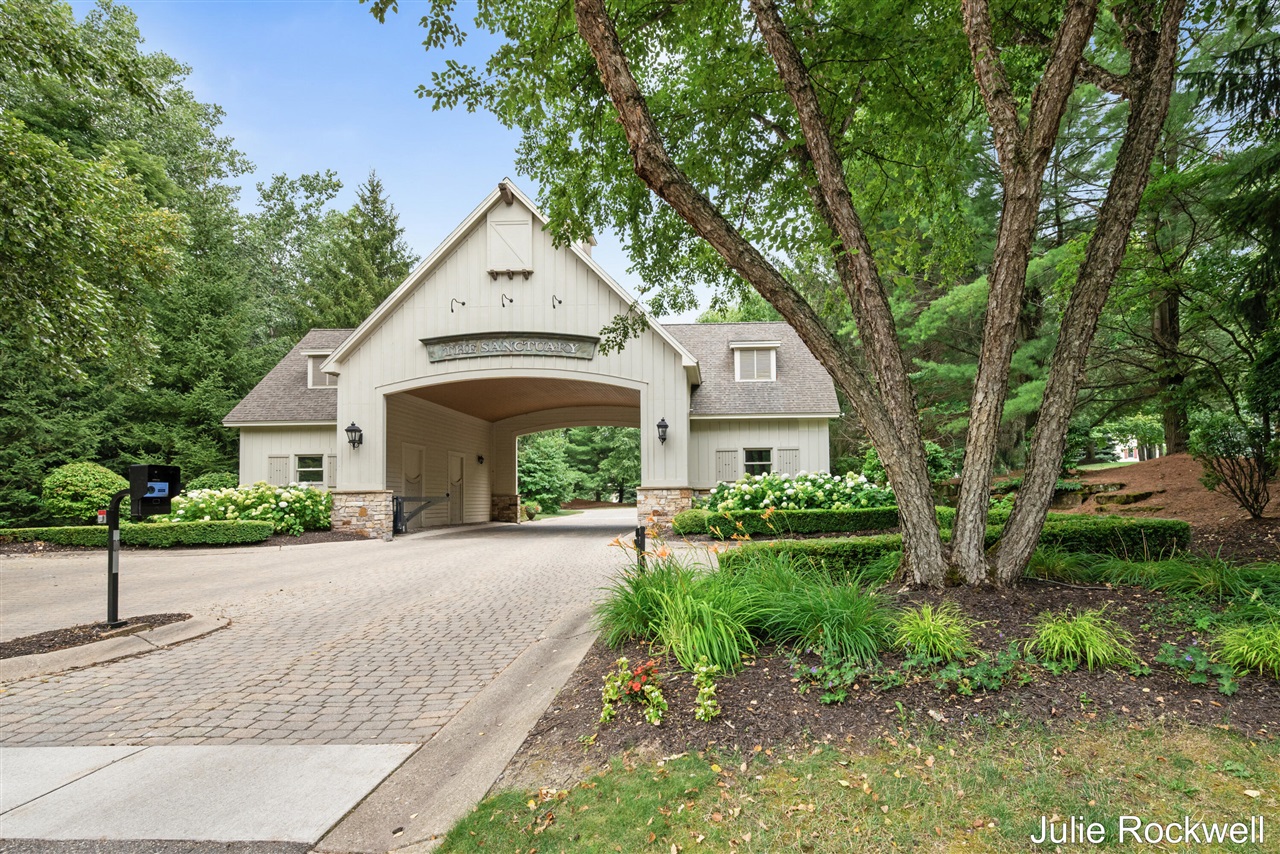2nd image of 5575 Sanctuary Dr, Ada, MI 49301 | MLS# 70548096