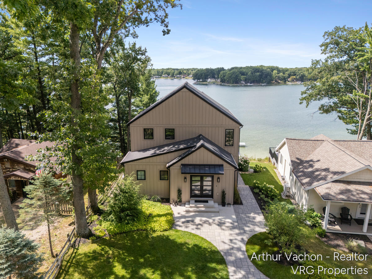3rd image of 5722 El Camino Dr, Newaygo, MI 49337 | MLS# 70548137