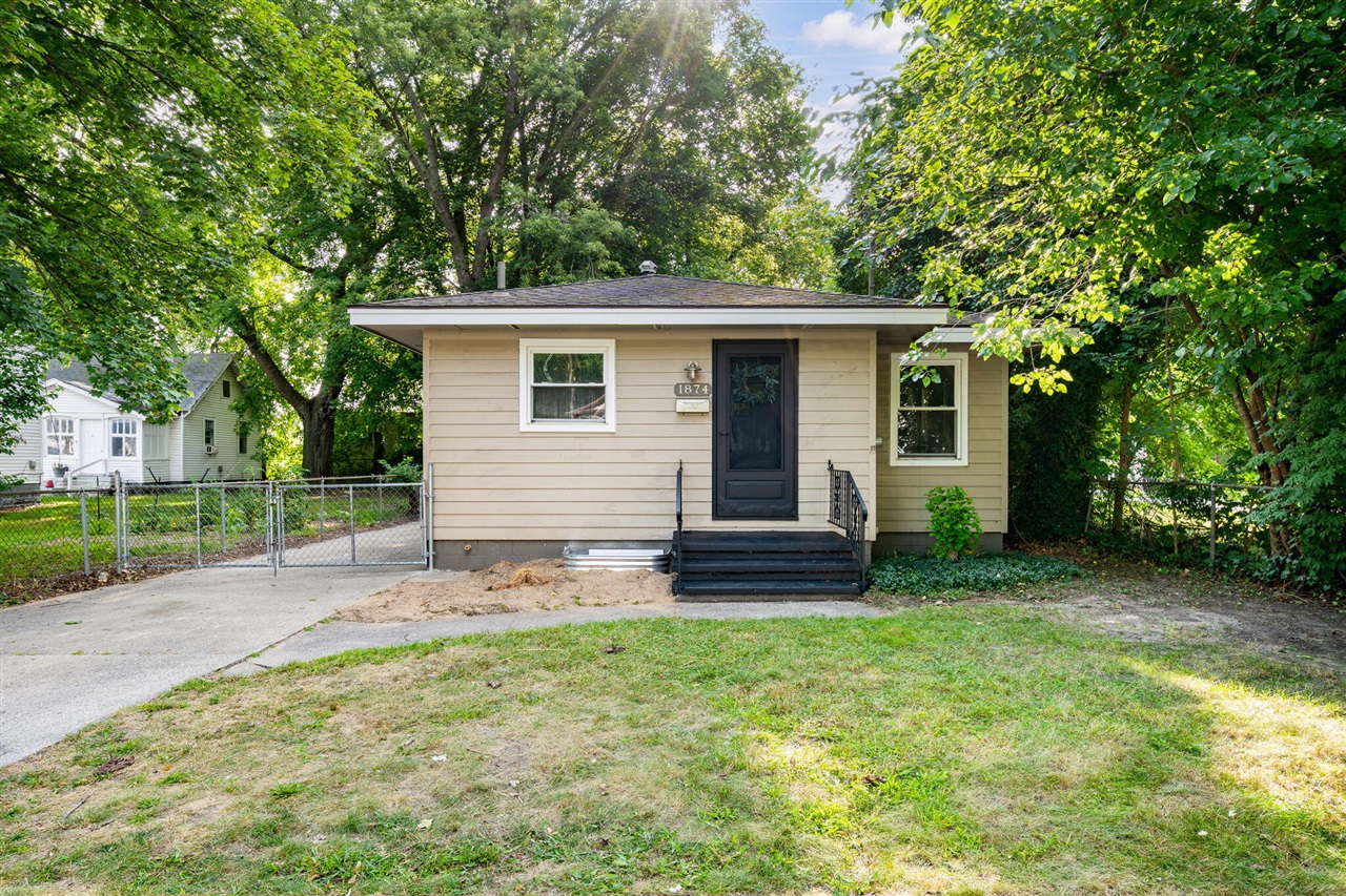 1st image of 1874 Crowley St, Muskegon, MI 49441 | MLS# 70548175