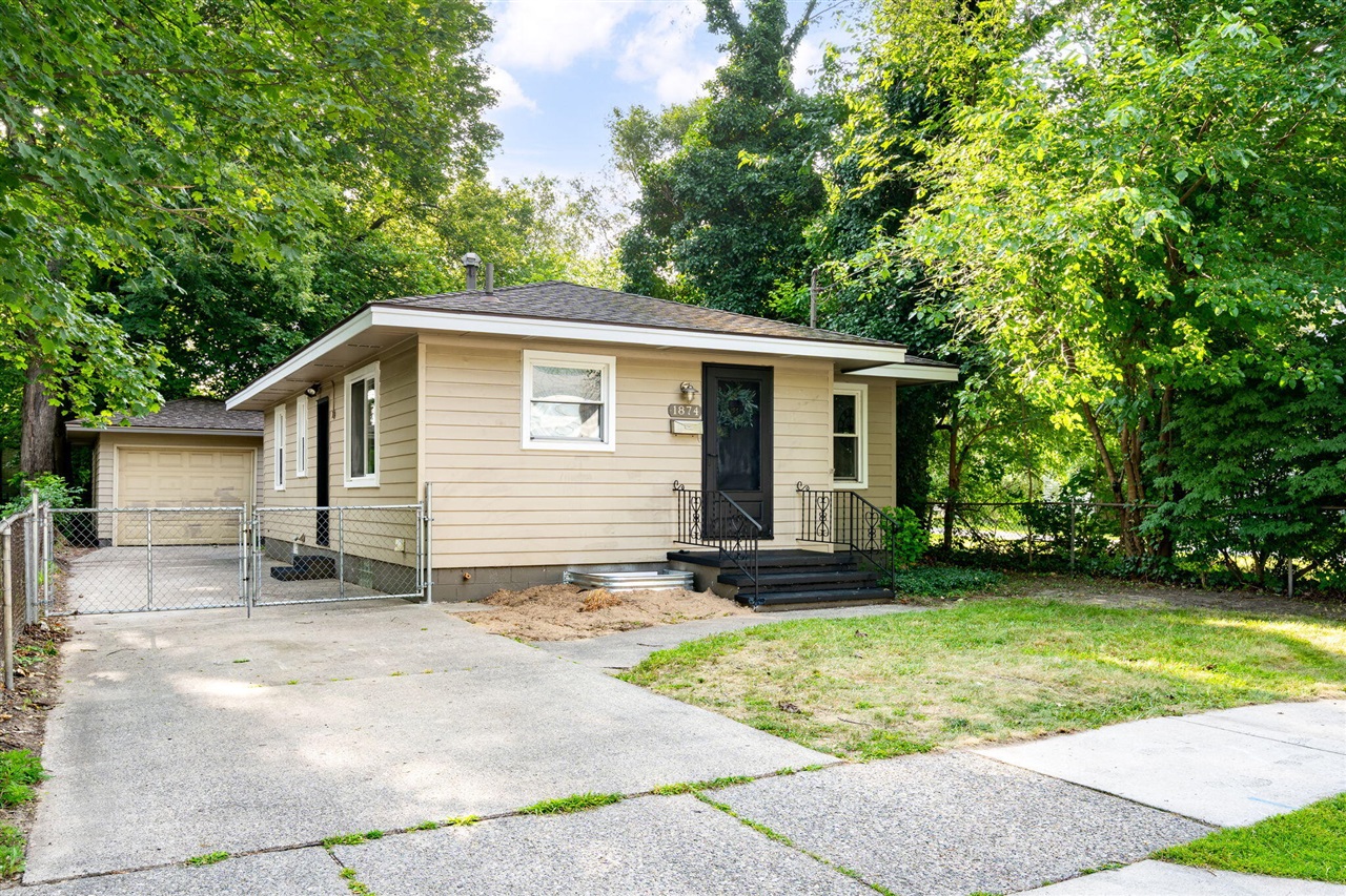2nd image of 1874 Crowley St, Muskegon, MI 49441 | MLS# 70548175