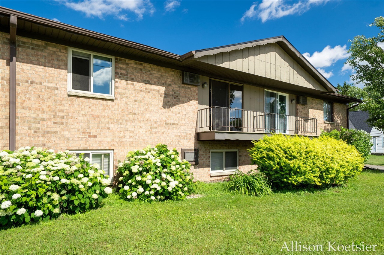 4th image of 1720 Porter St, Wyoming, MI 49519 | MLS# 70548192