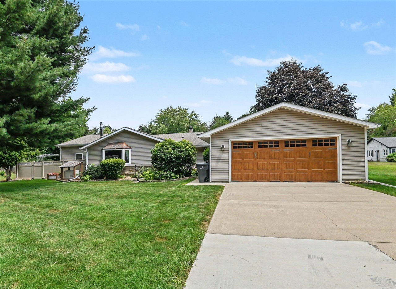 1st image of 217 Prospect St, Bangor, MI 49013 | MLS# 70548194