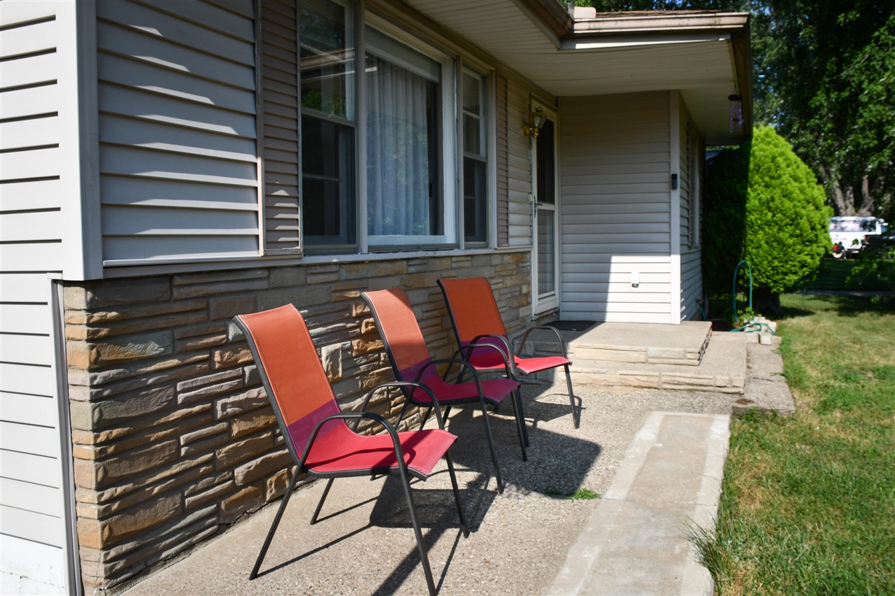 2nd image of 233 Hunter Dr, Benton Harbor, MI 49022 | MLS# 70548222