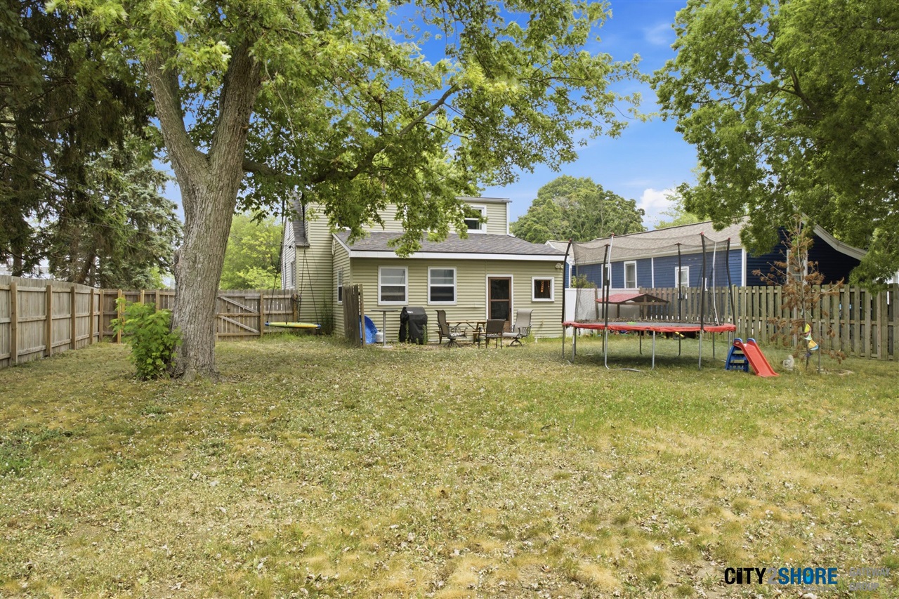 3rd image of 1508 Slayton Ave, Grand Haven, MI 49417 | MLS# 70548249