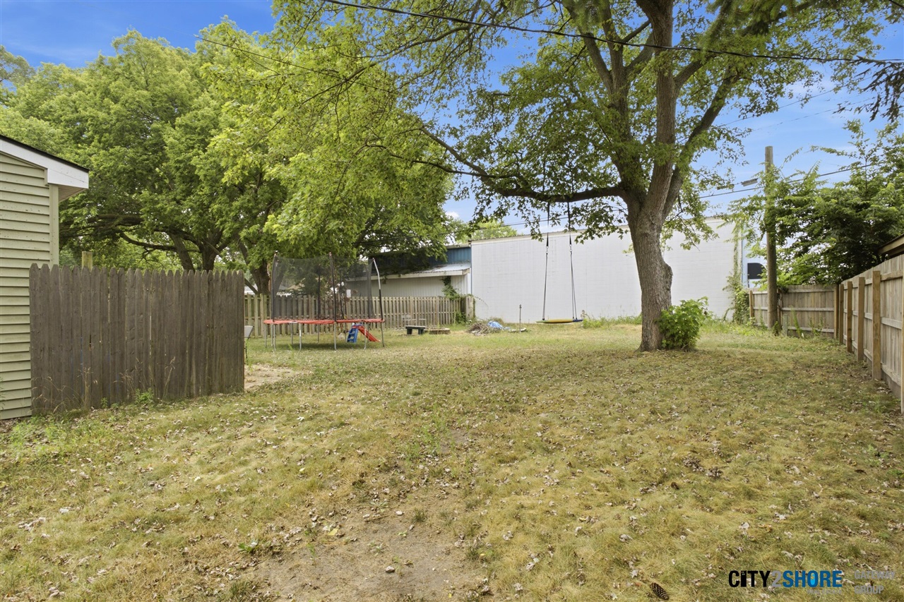 4th image of 1508 Slayton Ave, Grand Haven, MI 49417 | MLS# 70548249