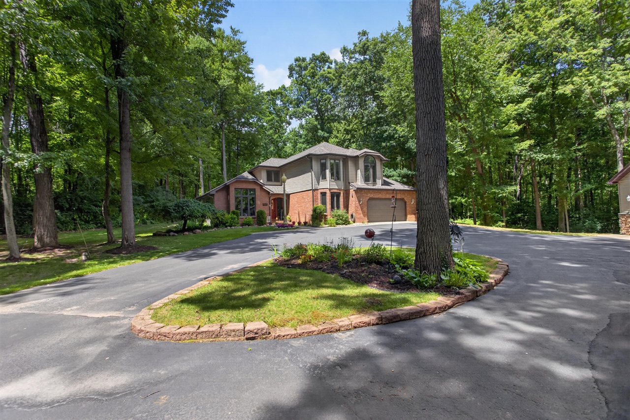 2nd image of 5025 Firethorne Dr, Jackson, MI 49201 | MLS# 70548255