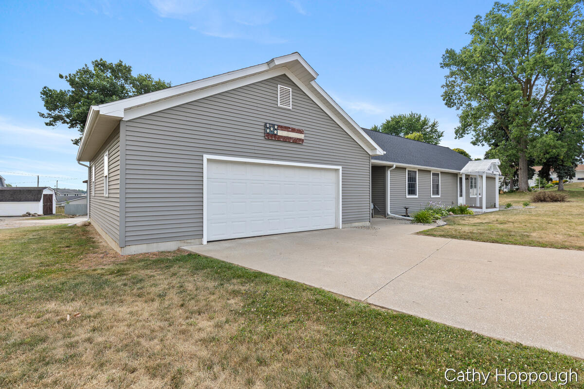 2nd image of 918 Emerald Cir, Lake Odessa, MI 48849 | MLS# 70548303