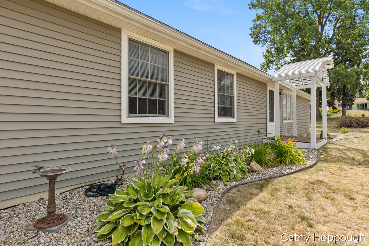 5th image of 918 Emerald Cir, Lake Odessa, MI 48849 | MLS# 70548303