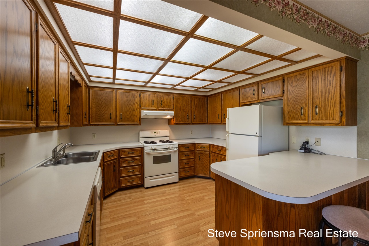 5th image of 2889 S Wentward Ct, Jenison, MI 49426
