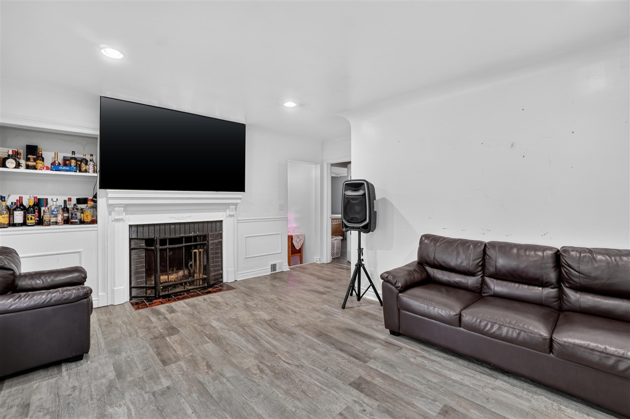 Photo 2 of Single family home for sale at 6140 Pinckney Rd, Pinckney, MI 48169 | MLS# 70548344 | Listing updated on 2026-10-05