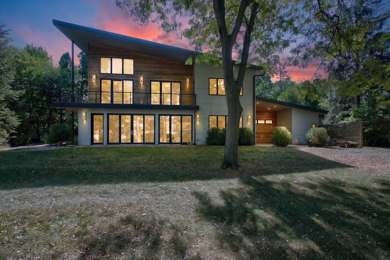 1st image of 4061 Thornoaks Dr, Ann Arbor, MI 48104 | MLS# 70548347