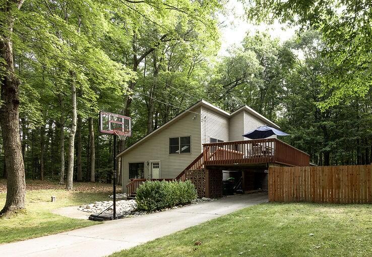 1st image of 1430 N Scenic Dr, Muskegon, MI 49445 | MLS# 70548352