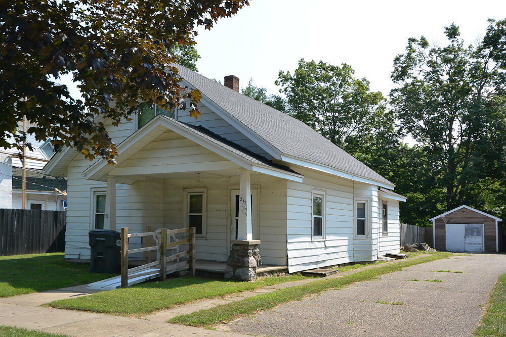 1st image of 212 N Brown St, Paw Paw, MI 49079 | MLS# 70548419