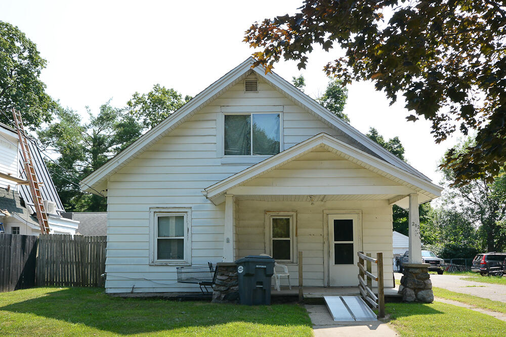 2nd image of 212 N Brown St, Paw Paw, MI 49079 | MLS# 70548419