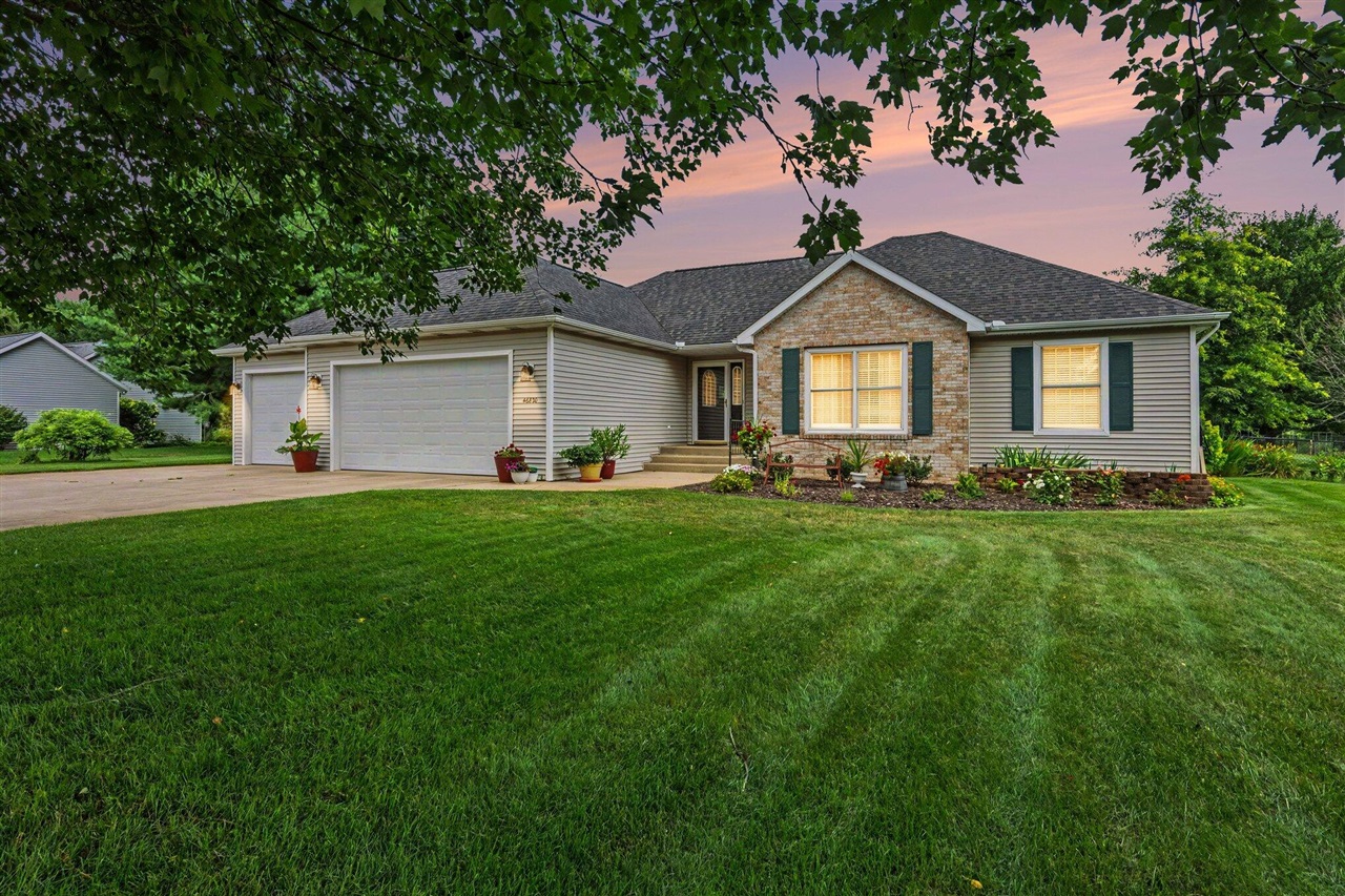 1st image of 46820 Woodfield Dr, Mattawan, MI 49071 | MLS# 70548442