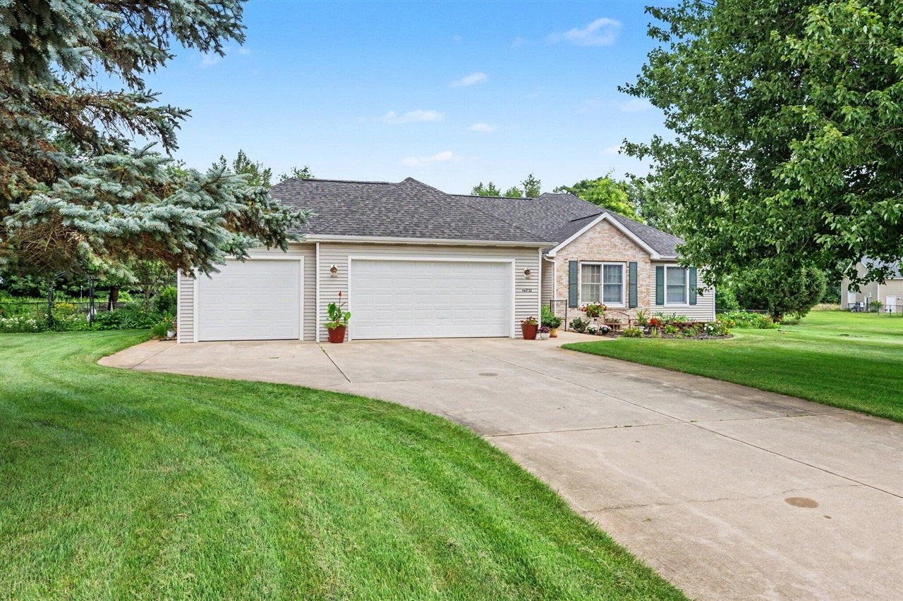 3rd image of 46820 Woodfield Dr, Mattawan, MI 49071 | MLS# 70548442