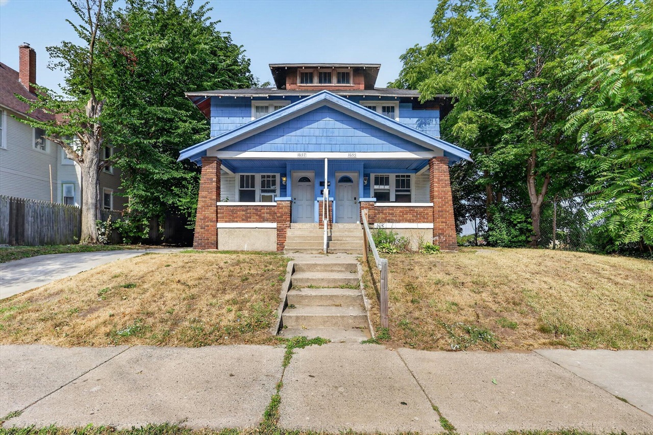 1st image of 1655 Madison Ave, Grand Rapids, MI 49507 | MLS# 70548444
