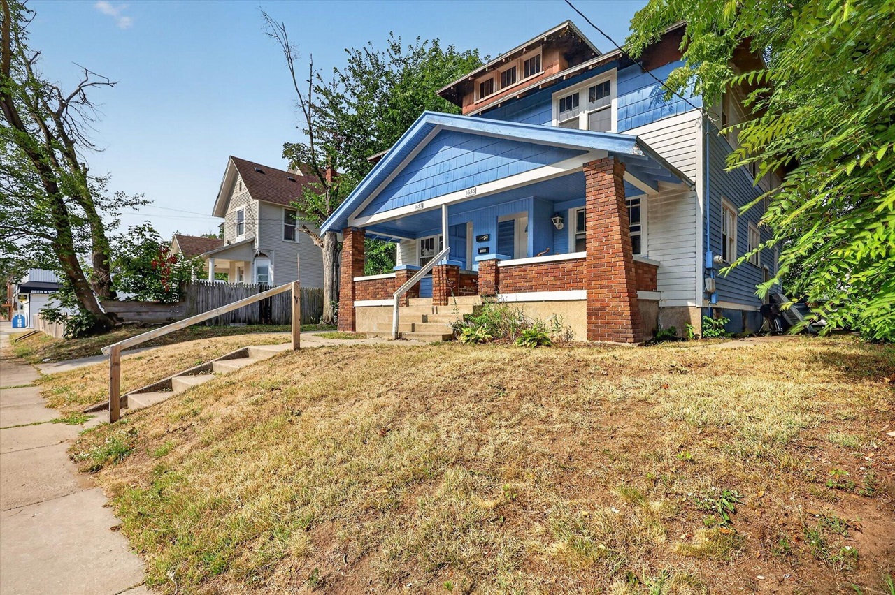 2nd image of 1655 Madison Ave, Grand Rapids, MI 49507 | MLS# 70548444