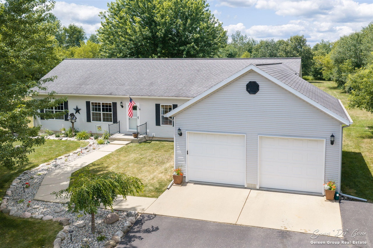 2nd image of 6943 Riverwood Dr, Belding, MI 48809 | MLS# 70548469