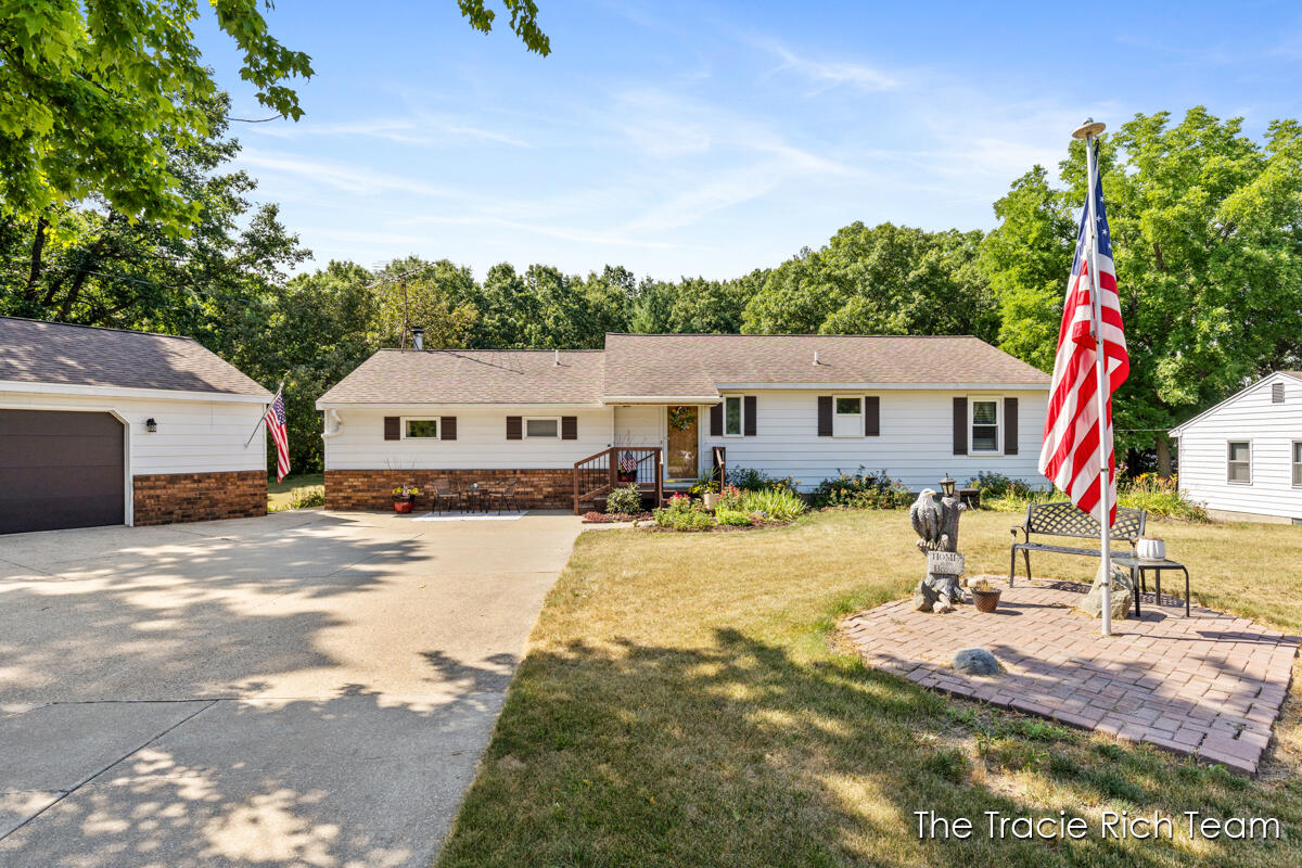 2nd image of 7640 9 Mile Rd, Rockford, MI 49341 | MLS# 70548481