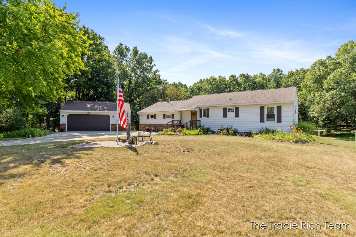 3rd image of 7640 9 Mile Rd, Rockford, MI 49341 | MLS# 70548481