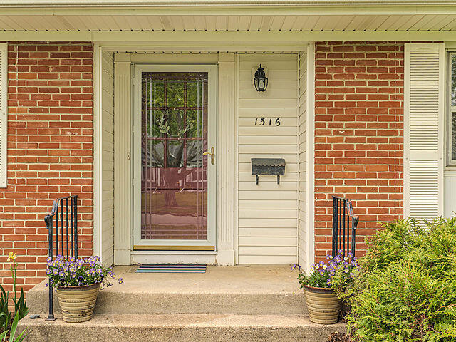 1st image of 1516 Arborview Blvd, Ann Arbor, MI 48103 | MLS# 70548510