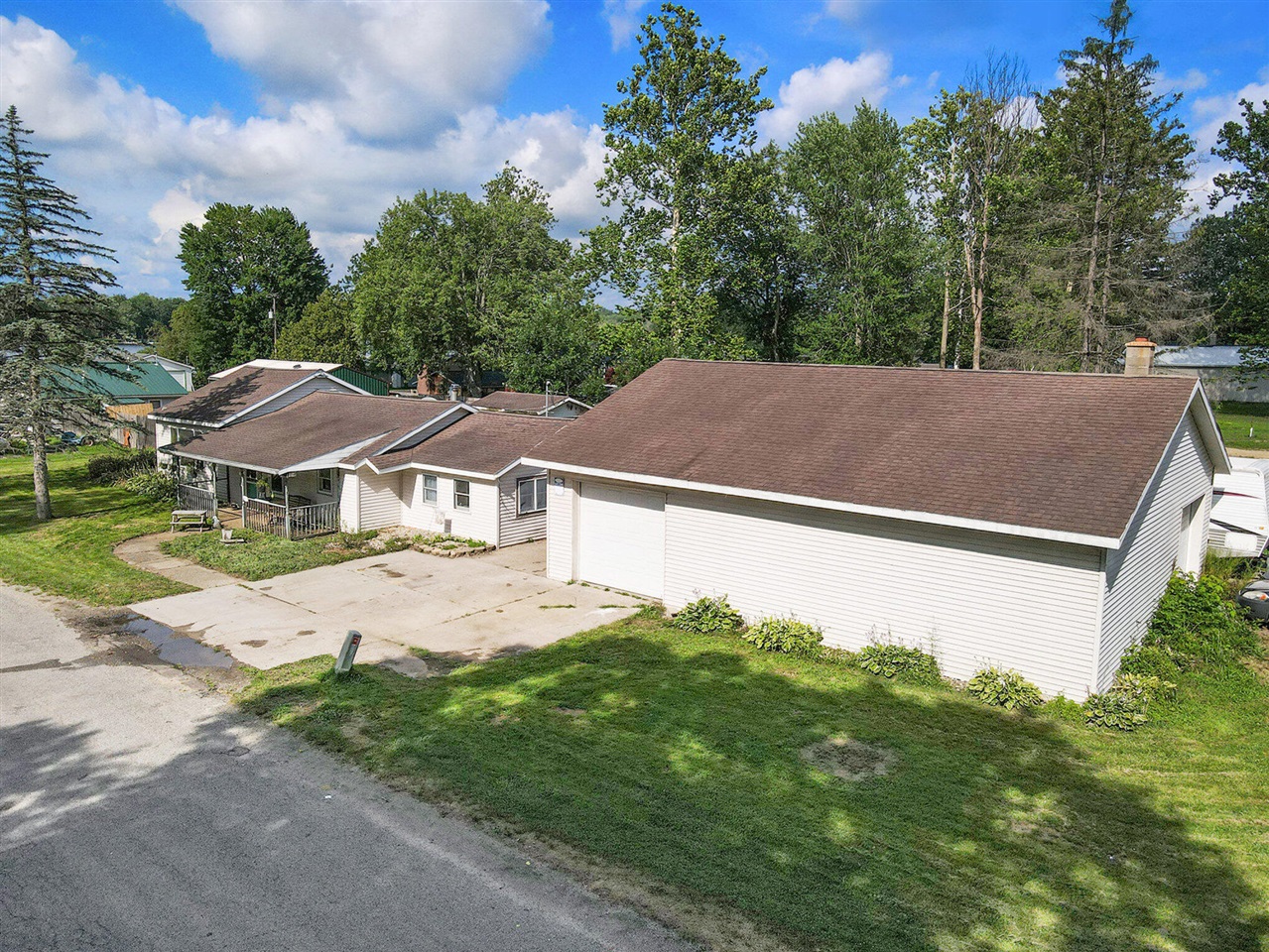 1st image of 46778 Sycamore Dr, Bangor, MI 49013 | MLS# 70548511