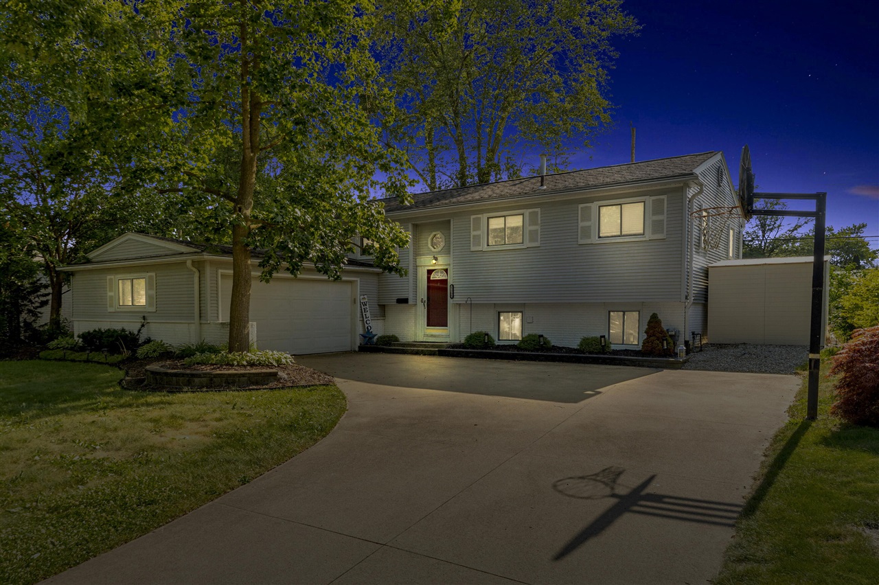 Photo 1 of Sale Pending at 21009 Robinwood St, Farmington, MI 48336 | MLS# 70548512 | Listing updated on 2026-09-02