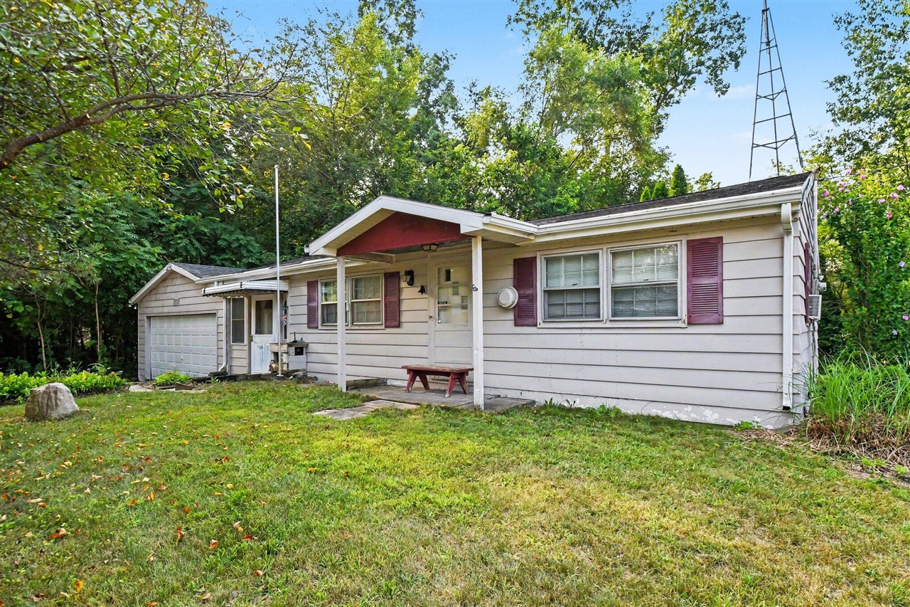 2nd image of 24675 Chestnut St, Dowagiac, MI 49047 | MLS# 70548530