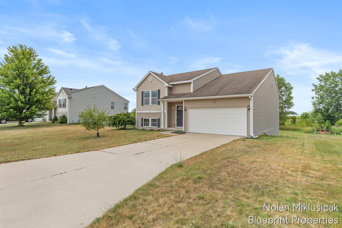 3rd image of 1840 Greenview Ct, Zeeland, MI 49464 | MLS# 70548538