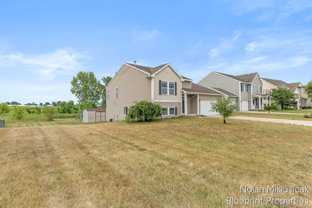 4th image of 1840 Greenview Ct, Zeeland, MI 49464 | MLS# 70548538
