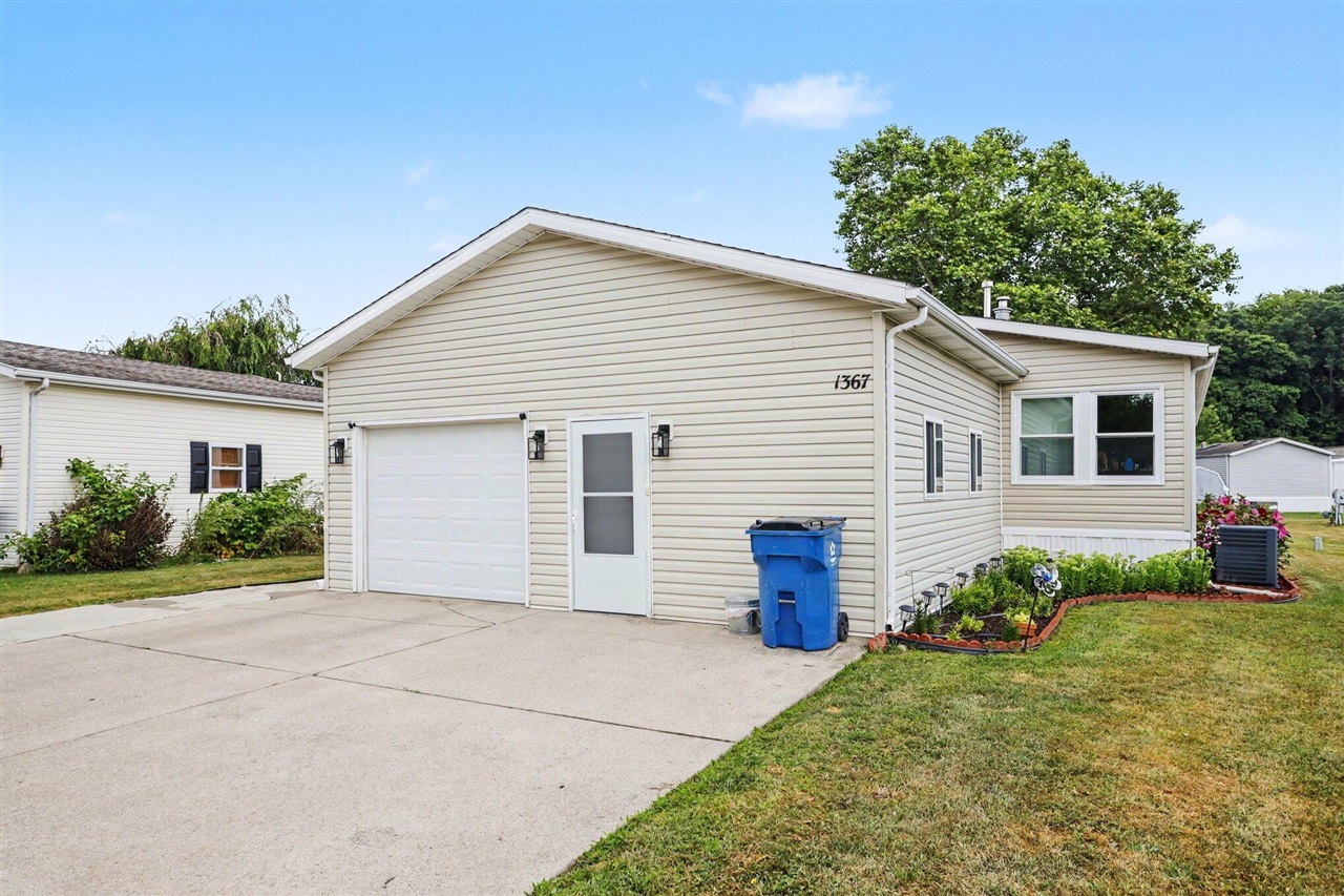 3rd image of 1367 John Ross Dr, Kalamazoo, MI 49009 | MLS# 70548554