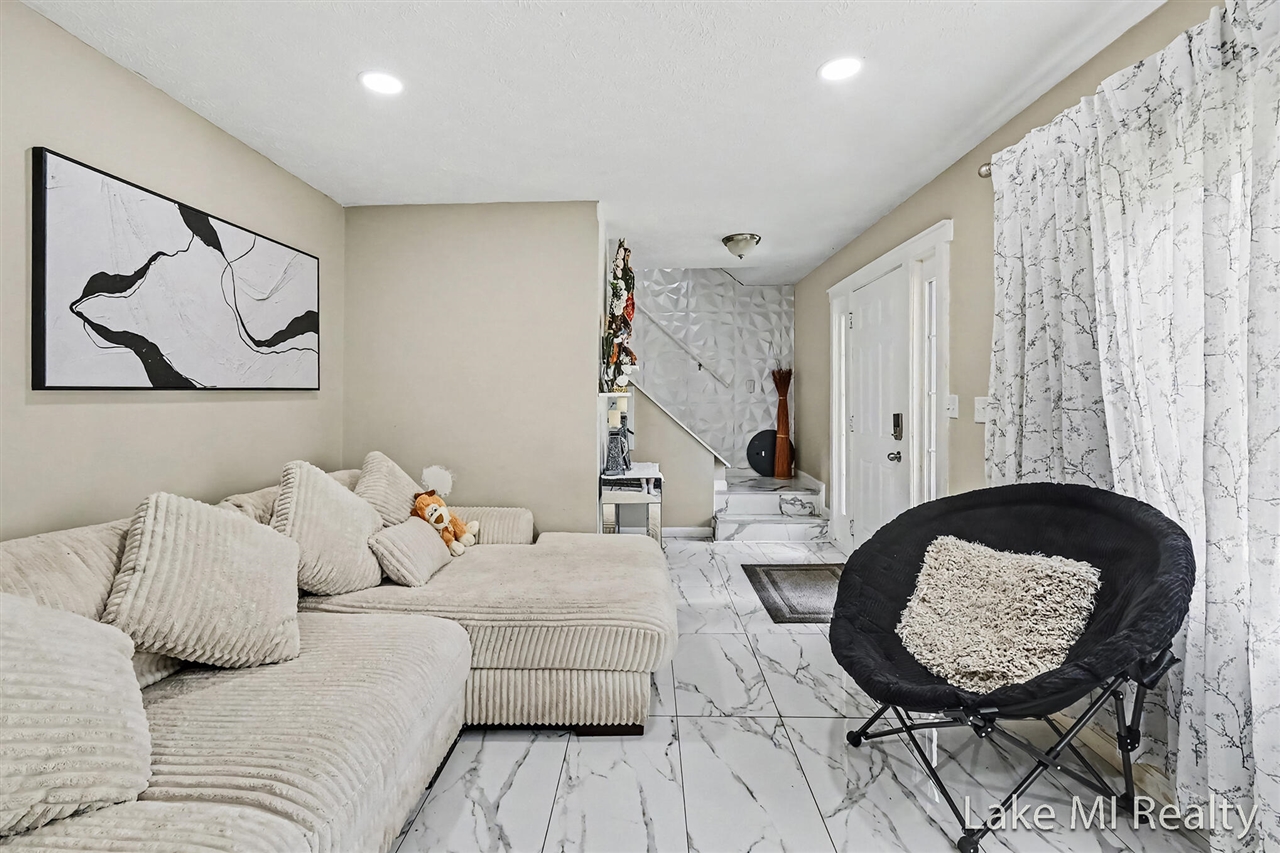 2nd image of 2119 Desoto Dr, Lansing, MI 48911 | MLS# 70548557