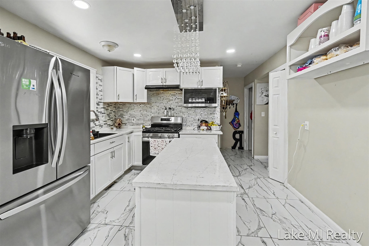 3rd image of 2119 Desoto Dr, Lansing, MI 48911 | MLS# 70548557