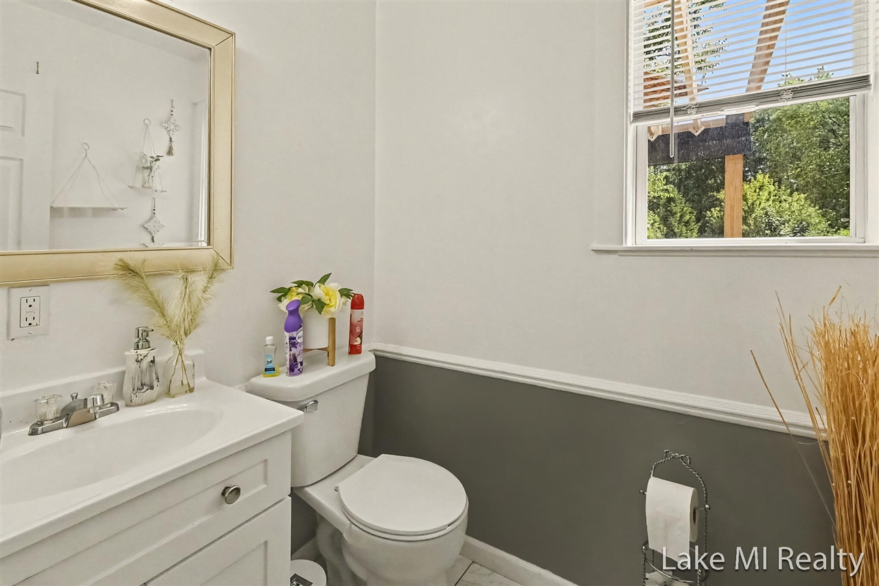 4th image of 2119 Desoto Dr, Lansing, MI 48911 | MLS# 70548557