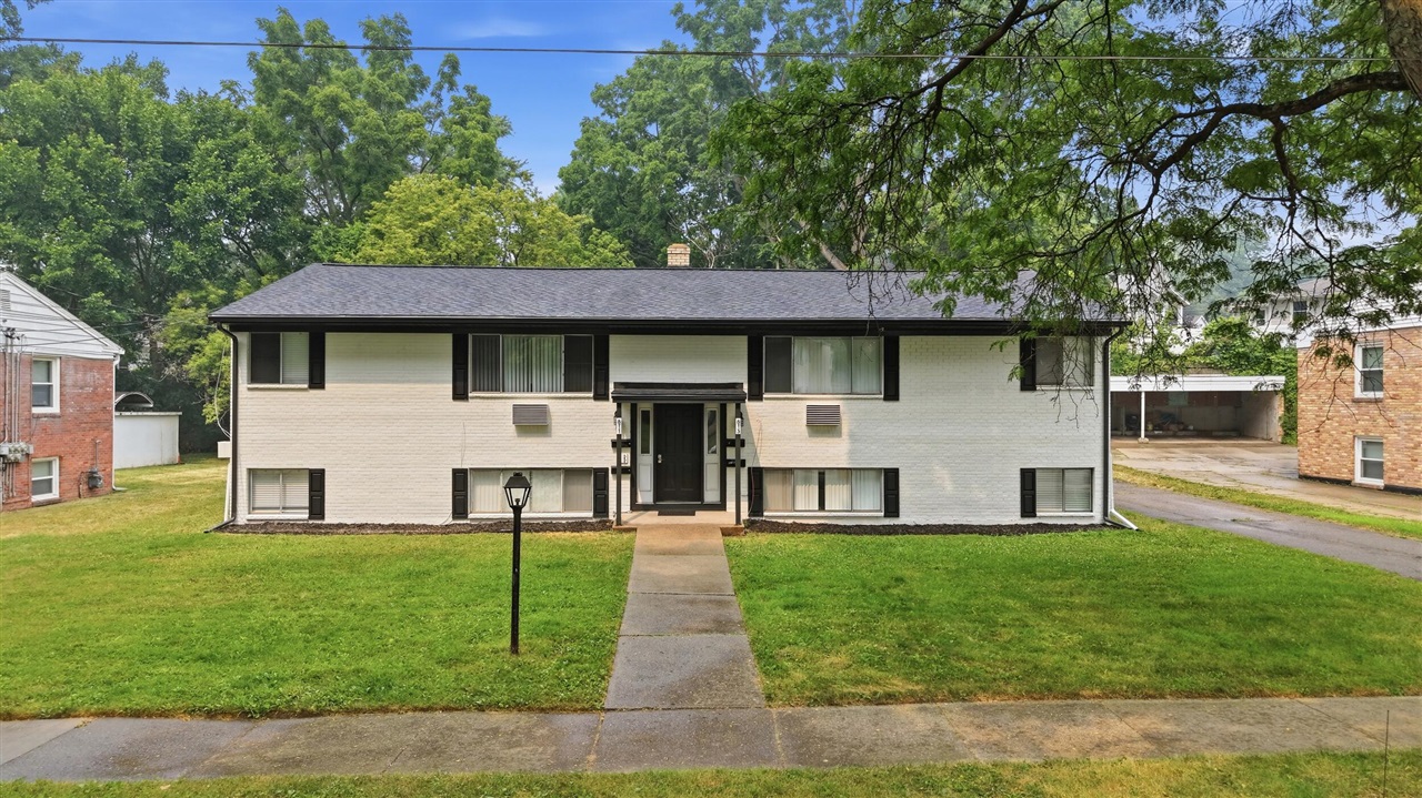 1st image of 813 Carrier Creek Blvd, Grand Rapids, MI 49503 | MLS# 70548589