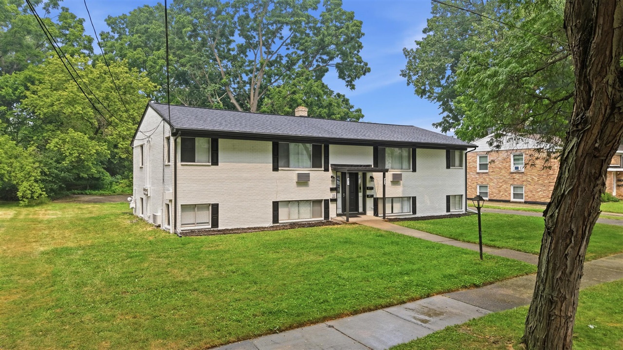 2nd image of 813 Carrier Creek Blvd, Grand Rapids, MI 49503 | MLS# 70548589