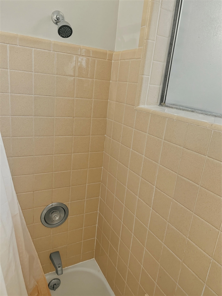 30th image of 813 Carrier Creek Blvd, Grand Rapids, MI 49503 | MLS# 70548589