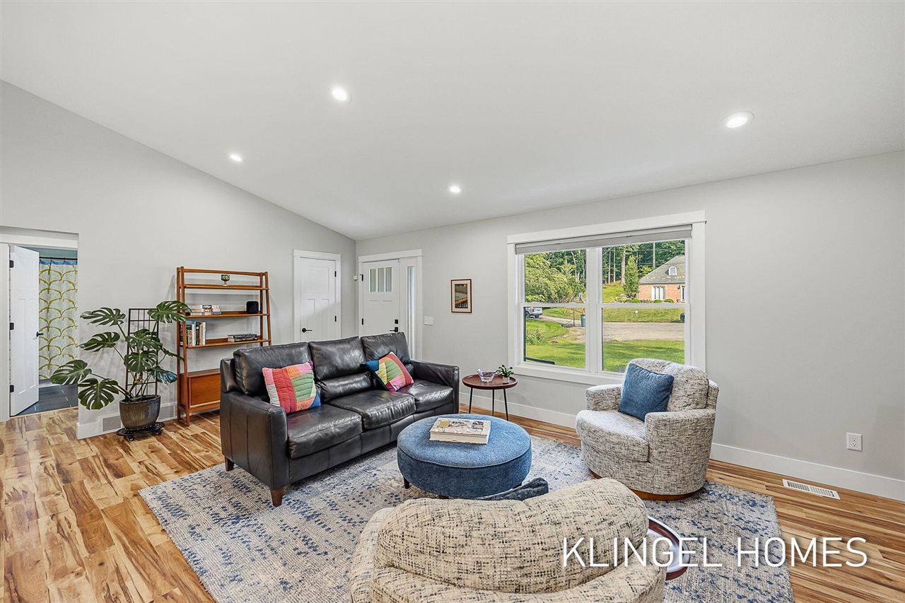 5th image of 3946 Easthill Ct, Norton Shores, MI 49441 | MLS# 70548597