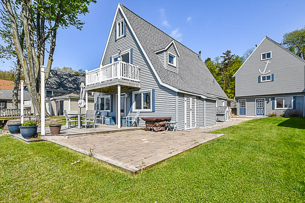 1st image of 1210 N Eagle Lake Dr, Kalamazoo, MI 49009 | MLS# 70548610
