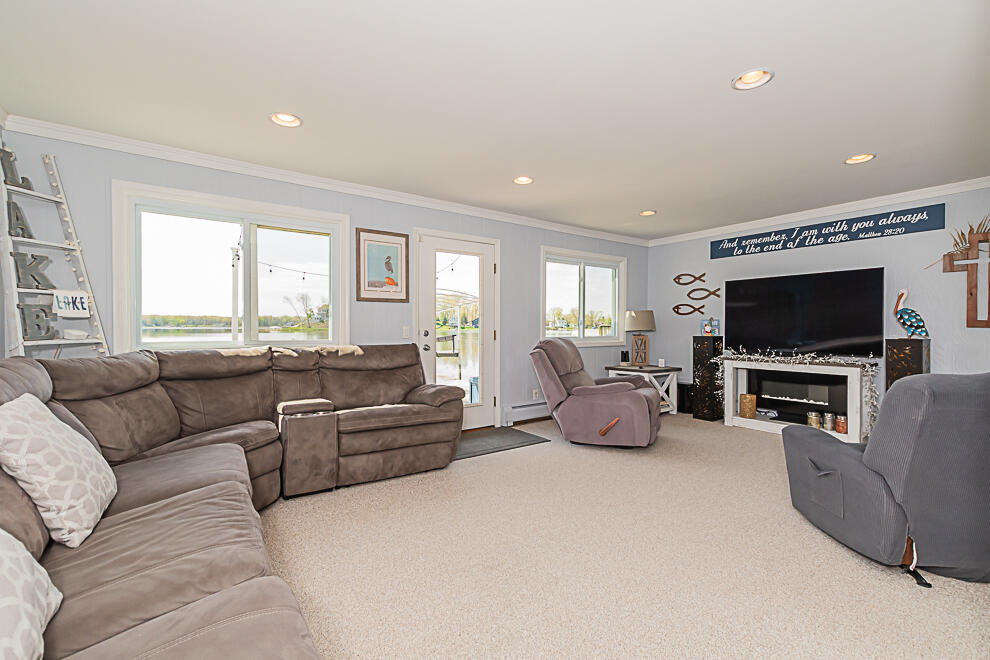 4th image of 1210 N Eagle Lake Dr, Kalamazoo, MI 49009 | MLS# 70548610