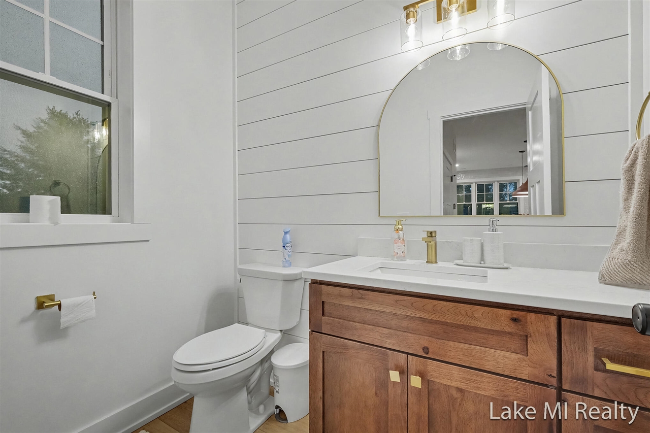 3rd image of 5655 Courtney Lynn Ct, Wyoming, MI 49418 | MLS# 70548619