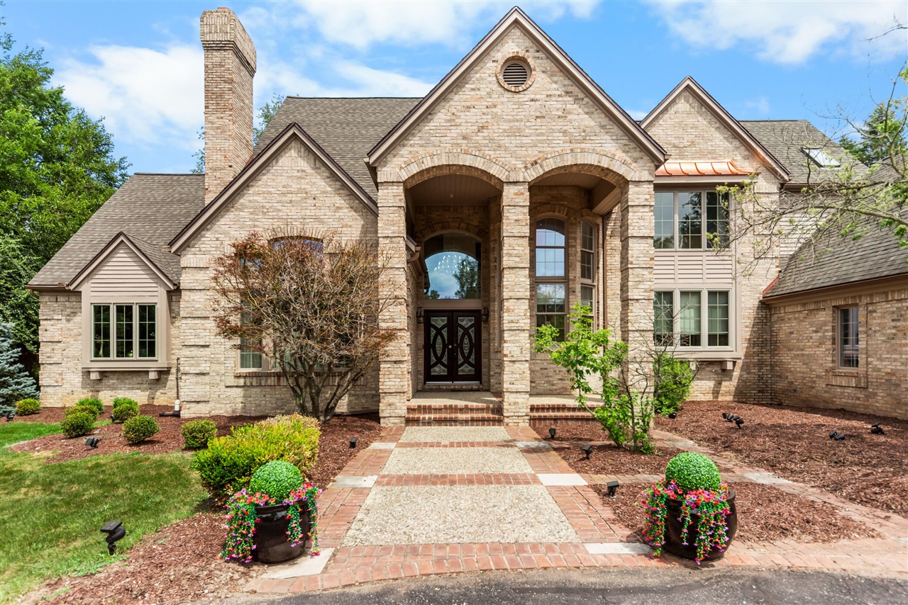 1st image of 2086 Valleyview Dr, Ann Arbor, MI 48105 | MLS# 70548651