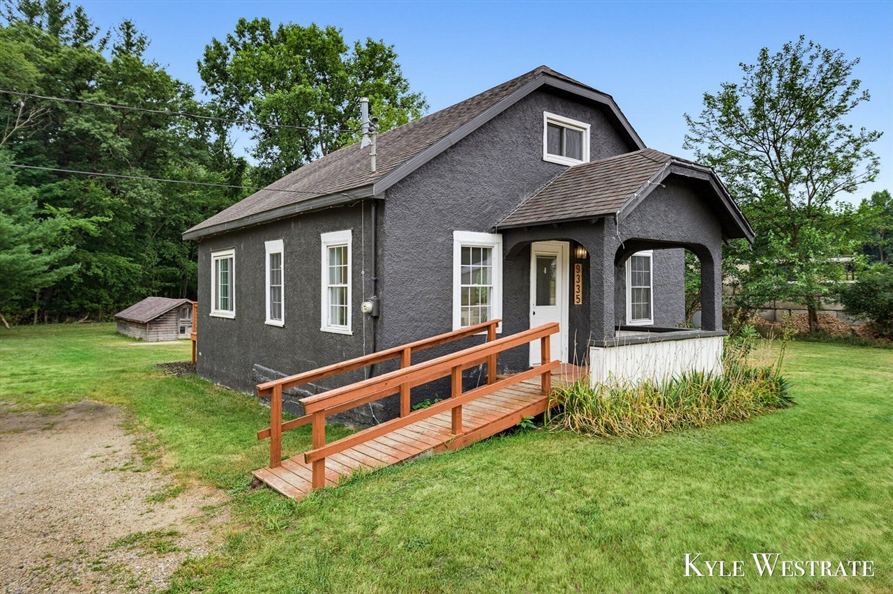 3rd image of 9335 Sw Greenville Rd, Greenville, MI 48838 | MLS# 70548729