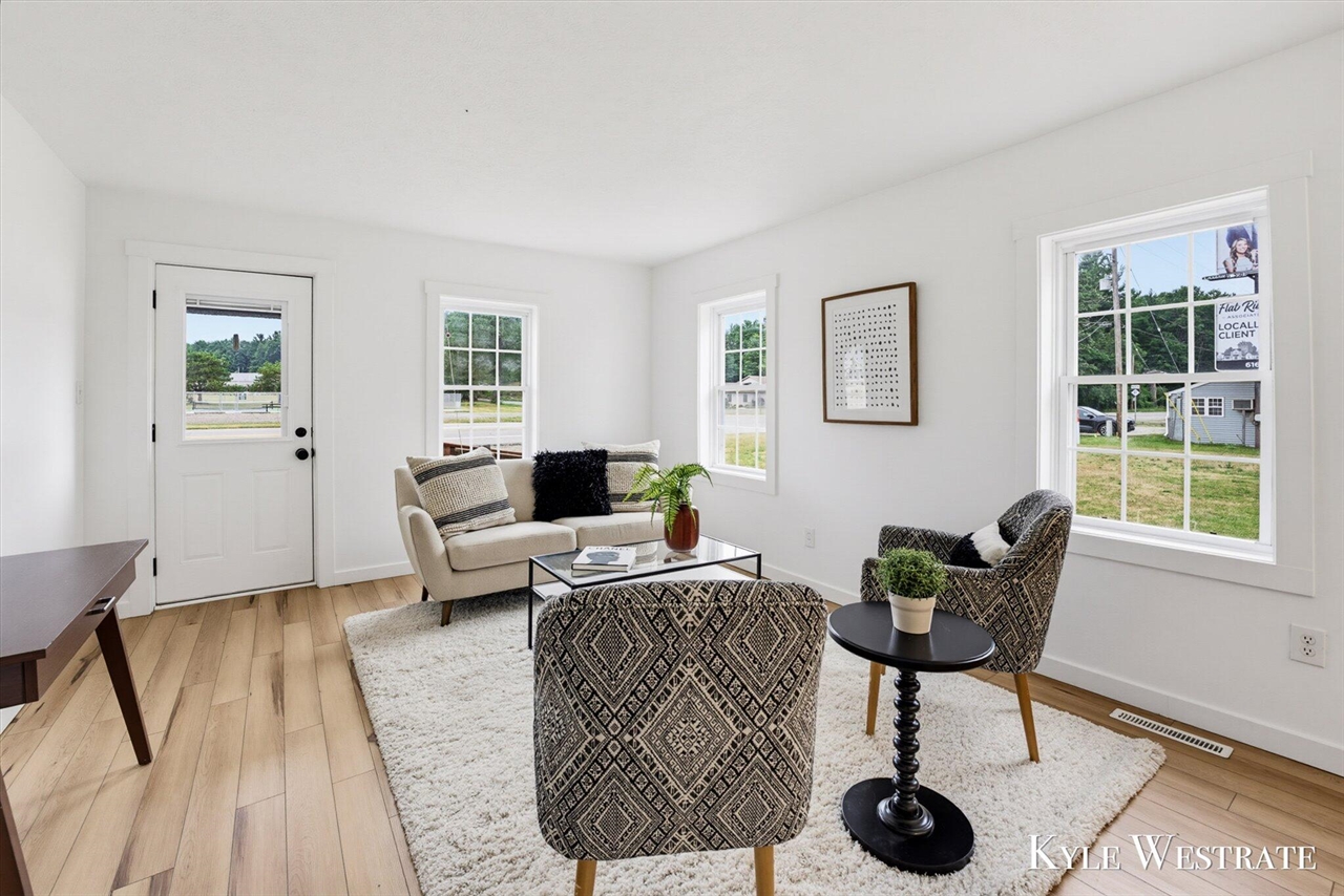 5th image of 9335 Sw Greenville Rd, Greenville, MI 48838 | MLS# 70548729