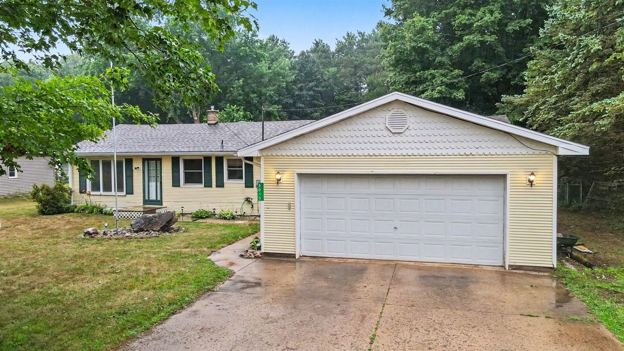 2nd image of 8015 Shaw Lake Rd, Middleville, MI 49333 | MLS# 70548730