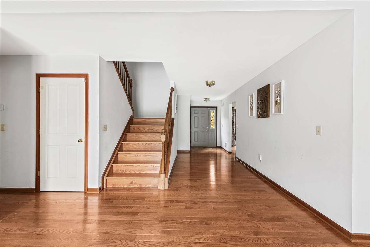 2nd image of 4877 Davis Ct, Troy, MI 48085 | MLS# 70548747