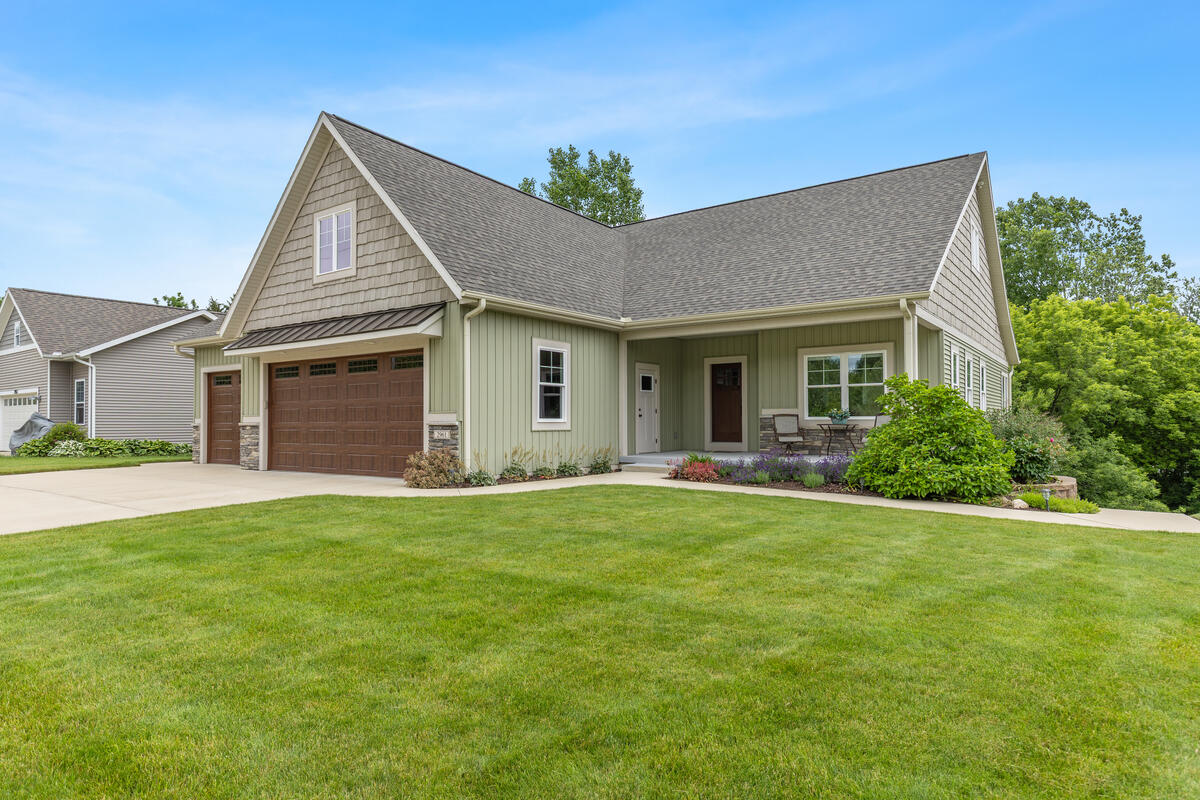 1st image of 2961 Bristol Ave, Grand Rapids, MI 49544 | MLS# 70548753